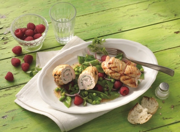 Zuckerschotensalat mit Himbeeren und Rouladen