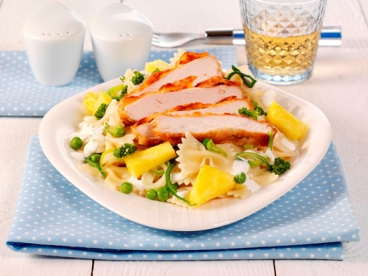Schleifennudel-Salat mit Hähnchenbrust