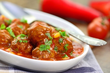 Putenbällchen in Tomatensauce mit Mozzarella