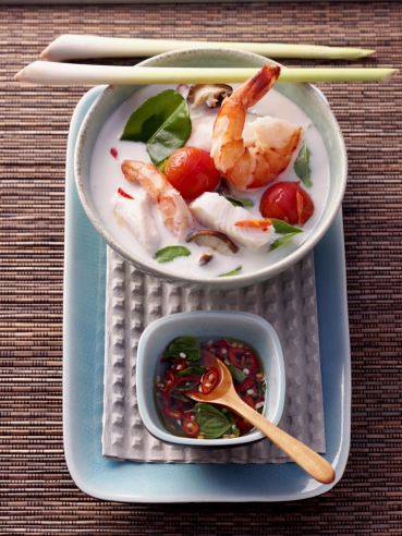 Exotische Chai-Suppe mit Pangasius und Garnelen