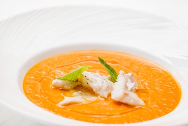 Kürbis-Curry-Suppe mit Seelachswürfeln