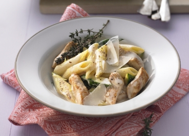 Penne-Zucchini-Carbonara mit Putenstreifen