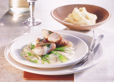 Gebratenes Rotbarschfilet im Speck-Kräutermantel