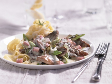 Filet-Geschnetzeltes in sahniger Zwiebelsauce