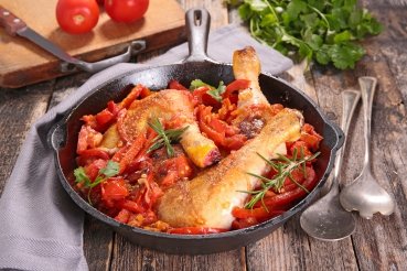 Hähnchenbrust auf Zucchini-Paprika-Gemüse und Couscous