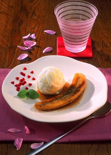 Gewürzbanane mit Zitronensorbet