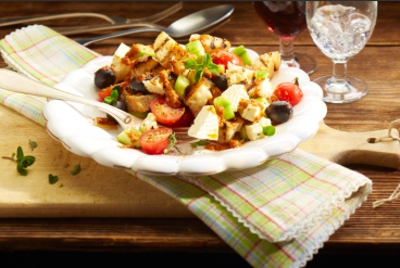 Ciabatta-Salat mit Tomaten und Schafskäse