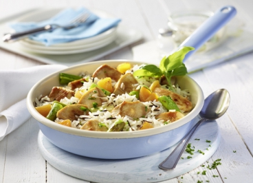 Hähnchen-Wildreis-Pfanne mit Aprikosen und Frühlingszwiebeln