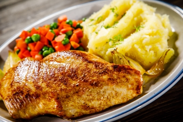 Hähnchenbrust mit Pastinakenpüree und Karotten
