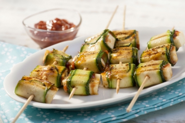 Gegrillte Zucchini-Halloumi-Röllchen