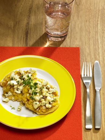 Maispuffer mit Schafskäse und Thymian
