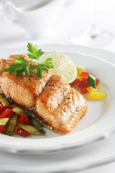 Gegrillter Lachs mit Orangen-Tomaten-Salsa