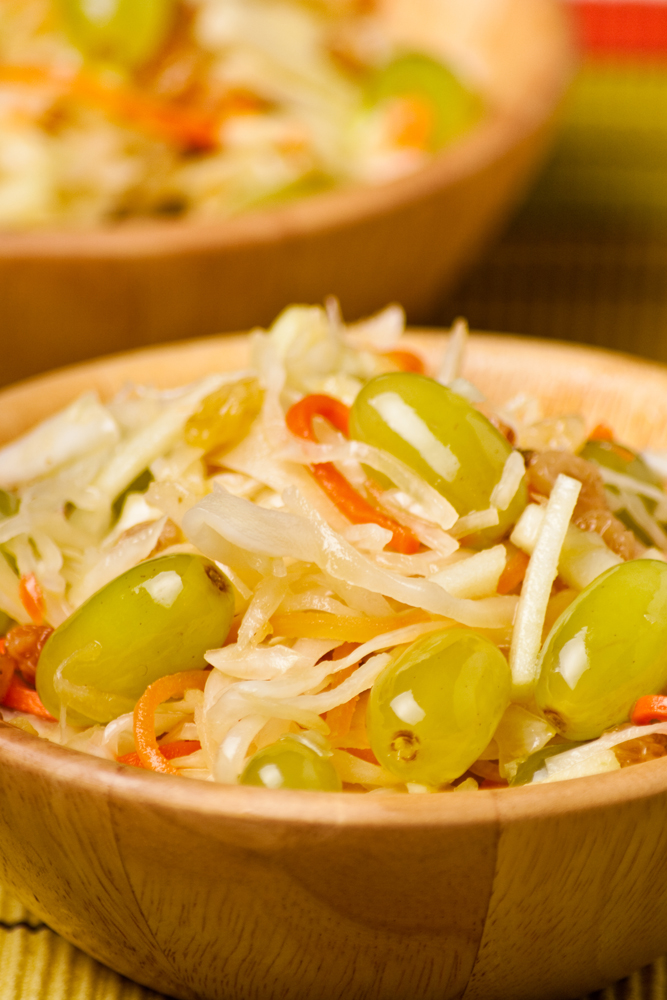 Sauerkraut-Salat mit Weintrauben