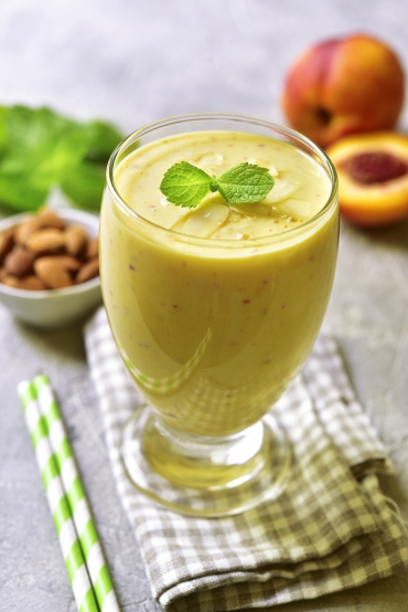 Pfirsich-Mandel-Lassi