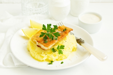 Gebratenes Lachsfilet mit Stampfkartoffeln