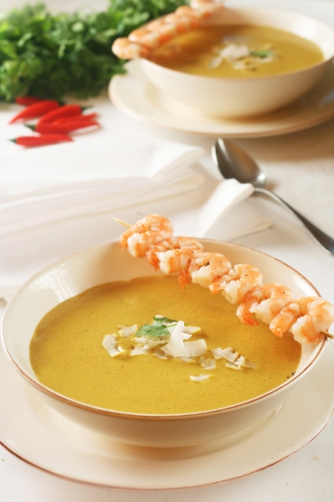 Möhren-Limettensuppe mit Kokos-Garnelenspieß
