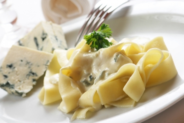 Gemüsenudeln mit Gorgonzolasauce