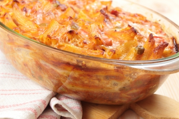 Gratin aus Spiralnudeln mit Erbsen und Schinken