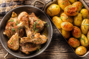 Hähnchenschlegel mit pommes carre