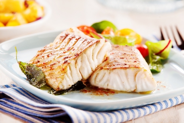 Frühlingsgemüse mit gebratenem Fischfilet