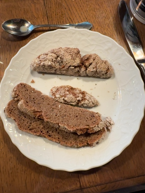 Dunkles Brot